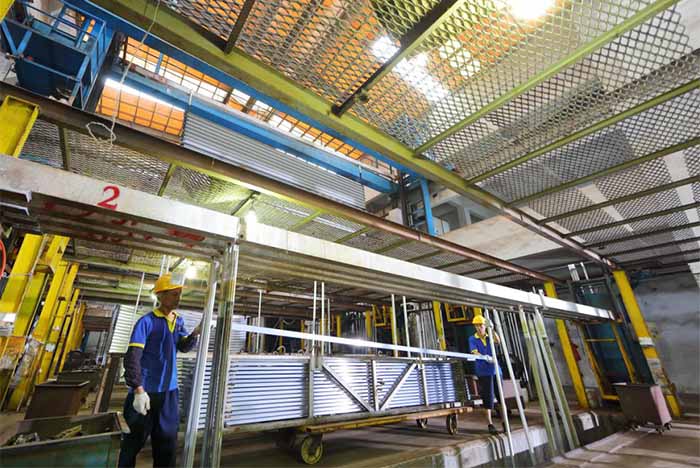 鋁型材定制開(kāi)模鋁型材氧化車(chē)間